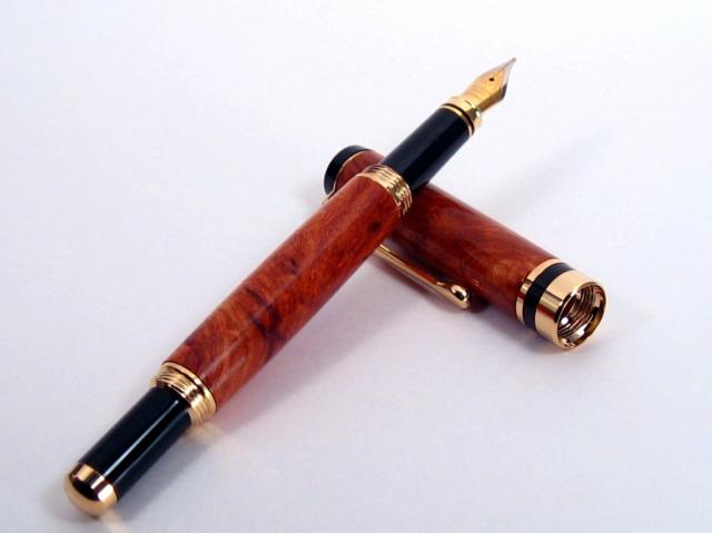 Gold Classic Fountain Pen with Amboyna Burl