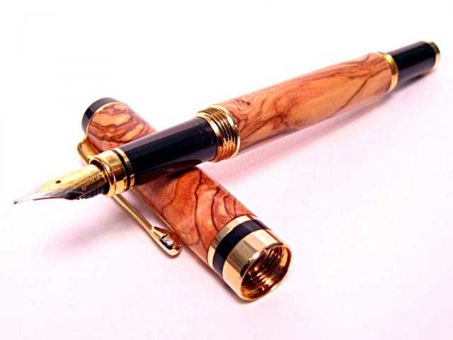 Bethlehem Olive Wood Classic Gold Fountain Pen